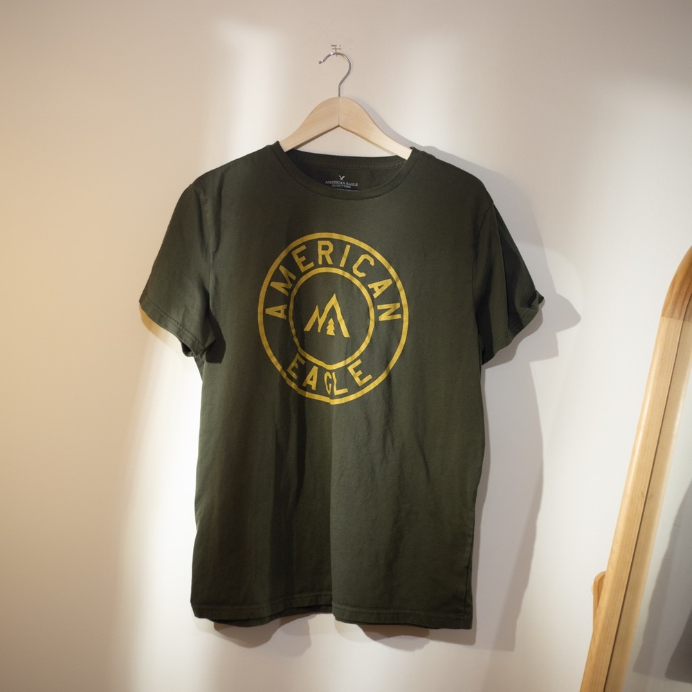 American Eagle Logo Tee in Green. Size XL.